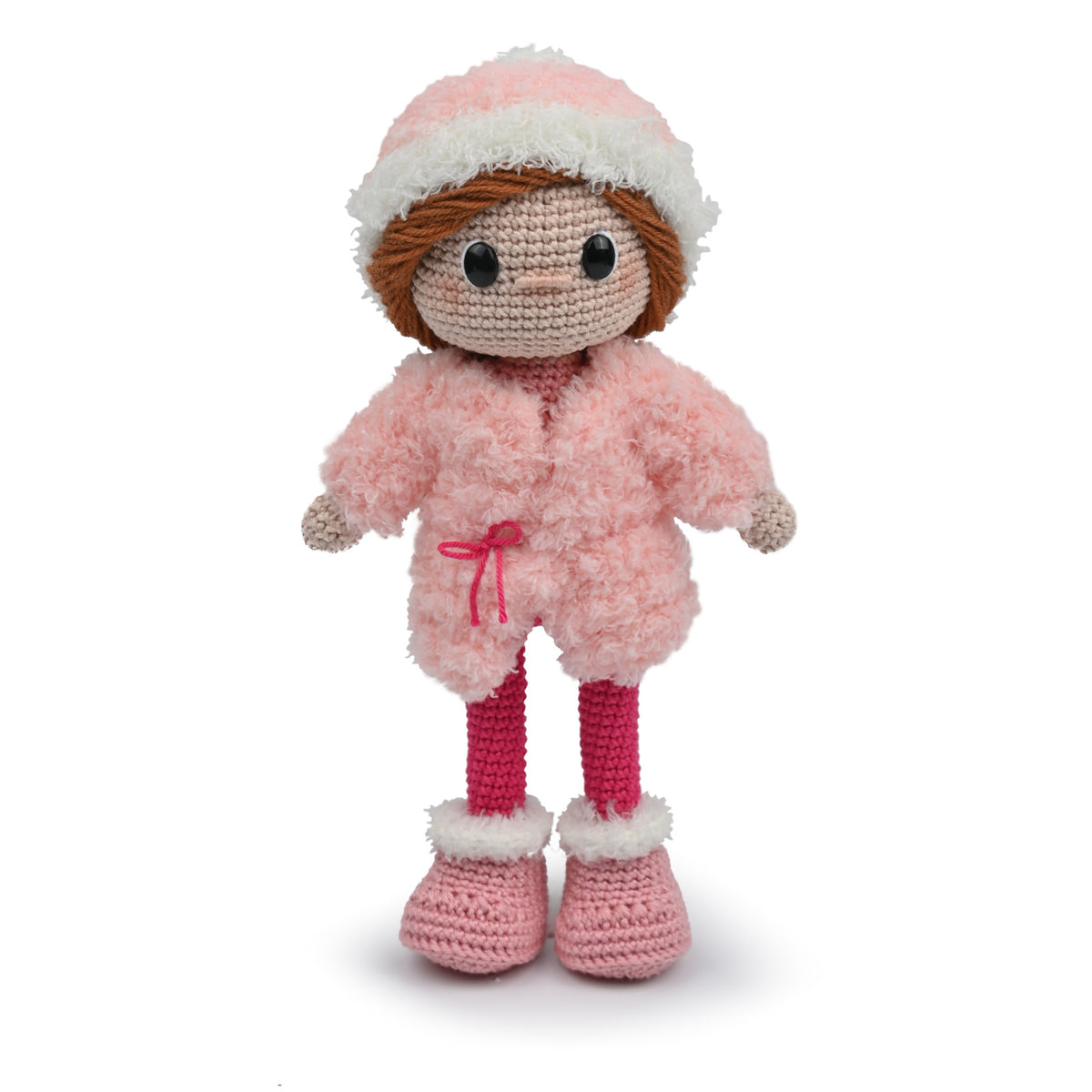 Gehaakt wintermeisje Wendy in roze jas, muts en laarzen