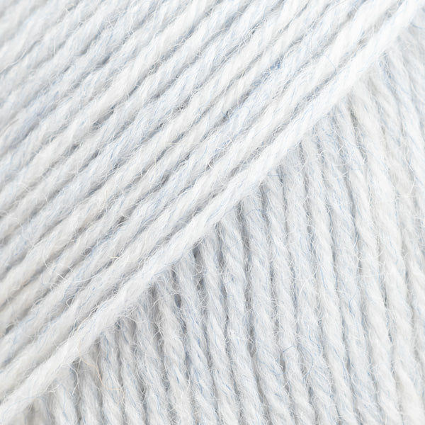 Drops Fabel Uni Colour 126 Bleke Hemel