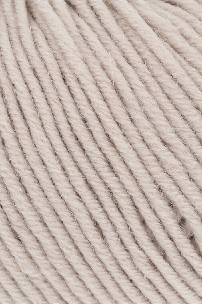 Lang Yarns Merino 120 0096 Lichtbeige - close-up van de garenstructuur