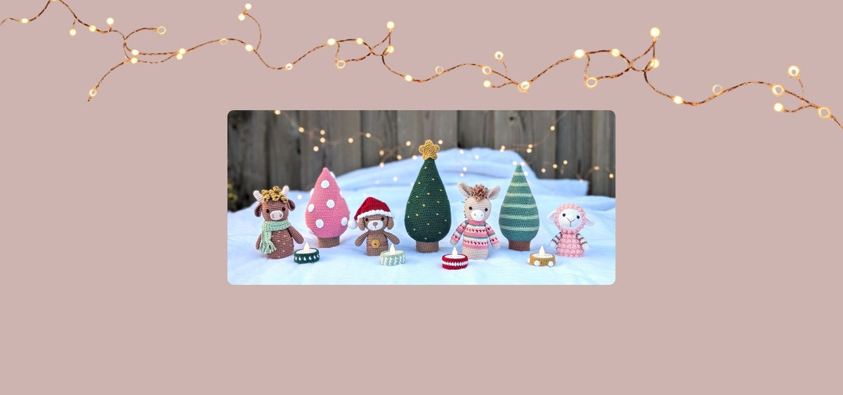 Wolplein x Mrs.Milly KerstCAL 2026: Haak mee met de Wolplein x Mrs. Milly KerstCAL 2026 en maak sfeervolle kerstboompjes en lieve amigurumi-dieren. Ontdek het haakpakket bij Wolplein.