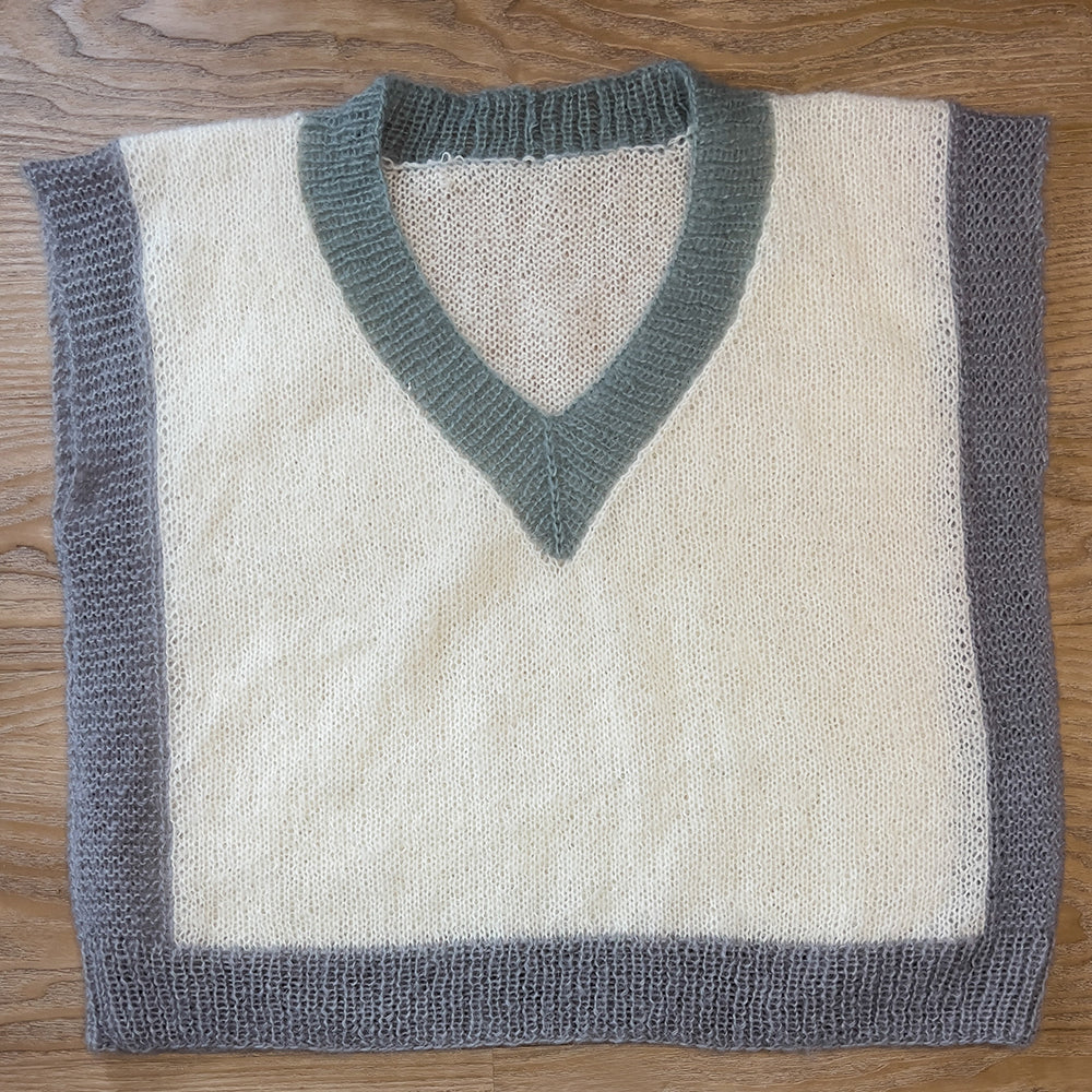 Casual knitted spencer — gemaakt met Casual Knitted Spencer Breipakket (3)