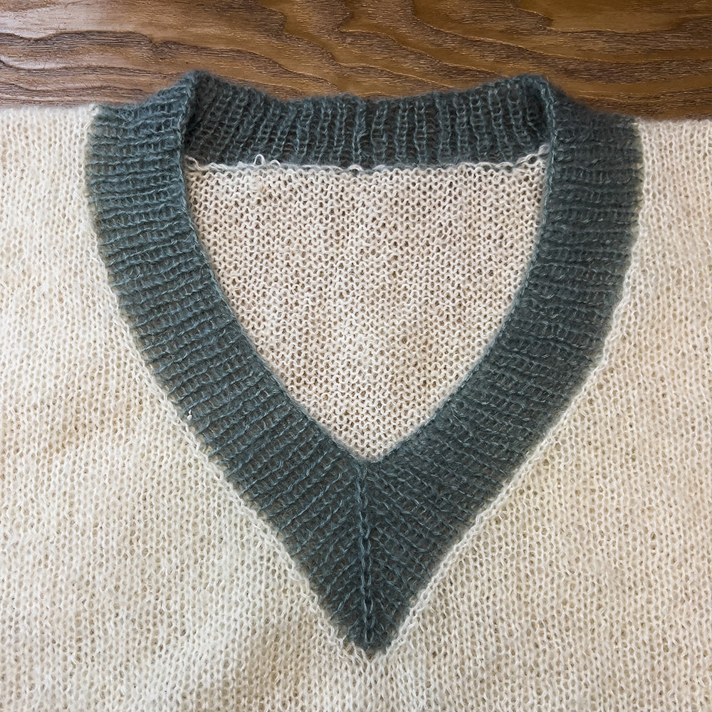 Casual knitted spencer — gemaakt met Casual Knitted Spencer Breipakket (10)
