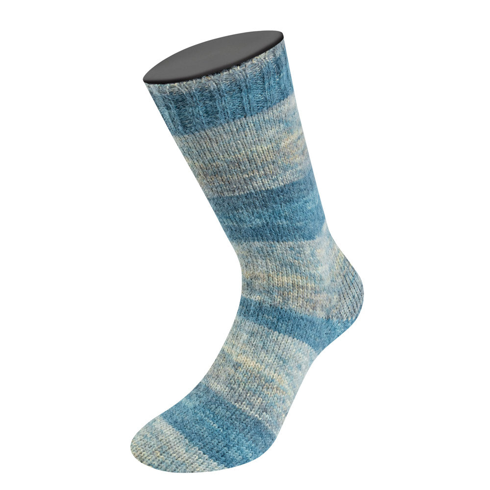 Lana Grossa Cosy Socks Dream 256 Middel- / Donker- / Blauwgrijs / Greige / Taupe / Grijsbruin - detailfoto van het kleurverloop en draadstructuur