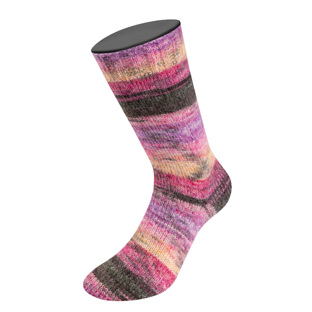 Lana Grossa Cosy Socks Dream 257 Roodviolet / Pruim / Lila / Terracotta / Donker- / Middelgrijs / Roze / Saffraangeel - detailfoto van het kleurverloop en draadstructuur