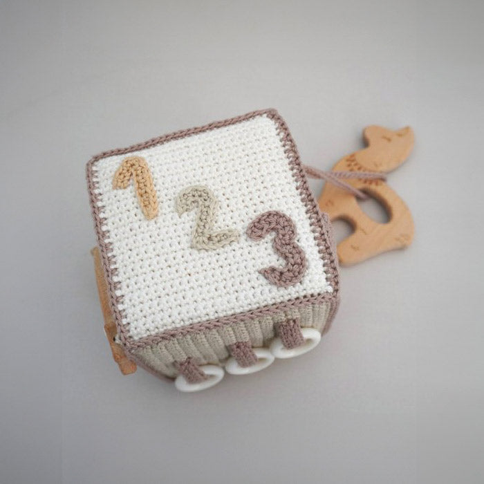 Activiteitenkubus rainbow en neutral — gemaakt met Durable Coral Mini
