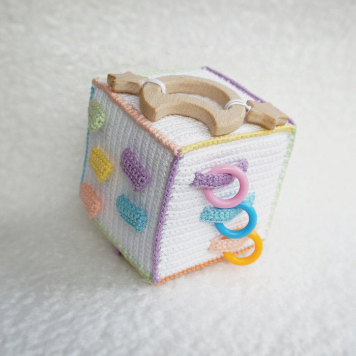 Activiteitenkubus rainbow en neutral — gemaakt met Durable Plastic Ringetjes 40mm (2)