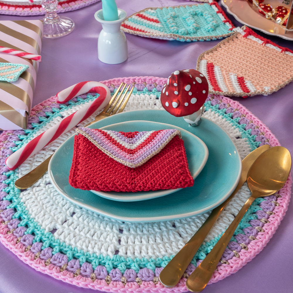 Colorful christmas placemats — gemaakt met Haakpatroon Yarn and Colors Colorful Christmas Placemats (2)