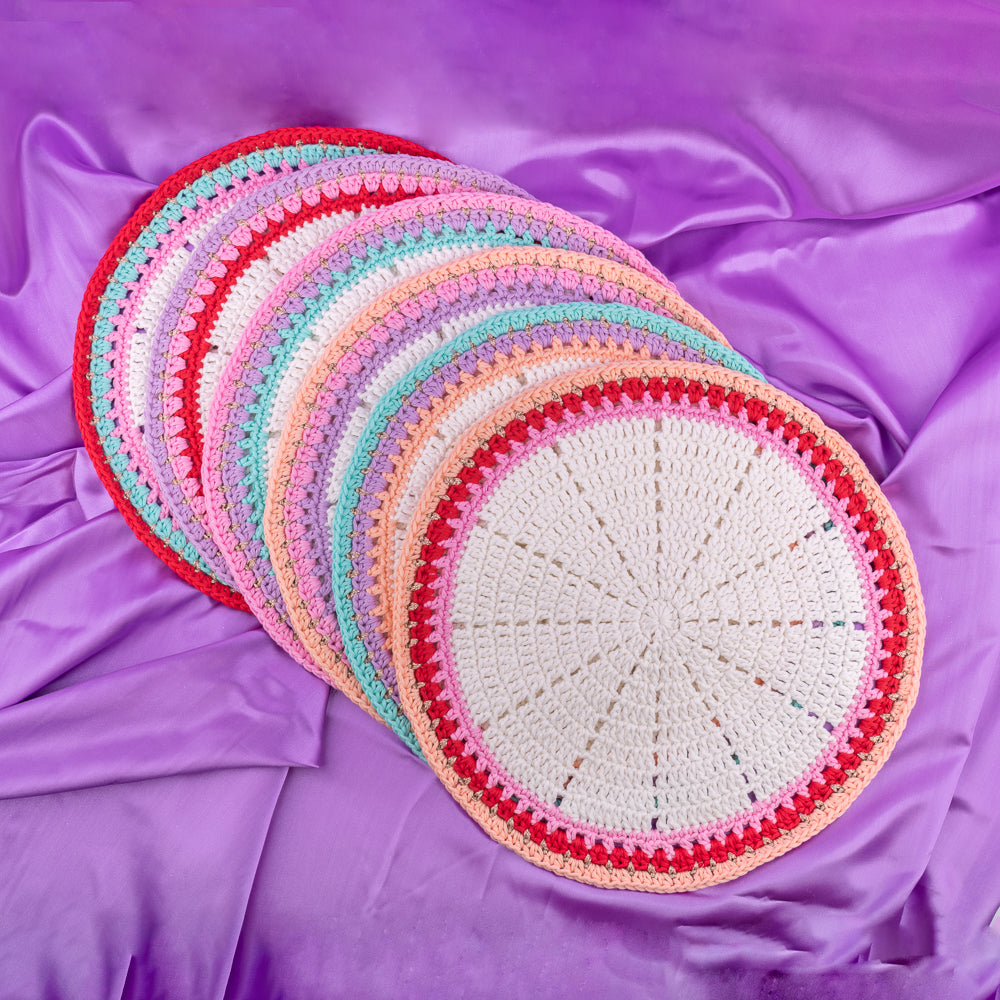 Colorful christmas placemats — gemaakt met Haakpatroon Yarn and Colors Colorful Christmas Placemats