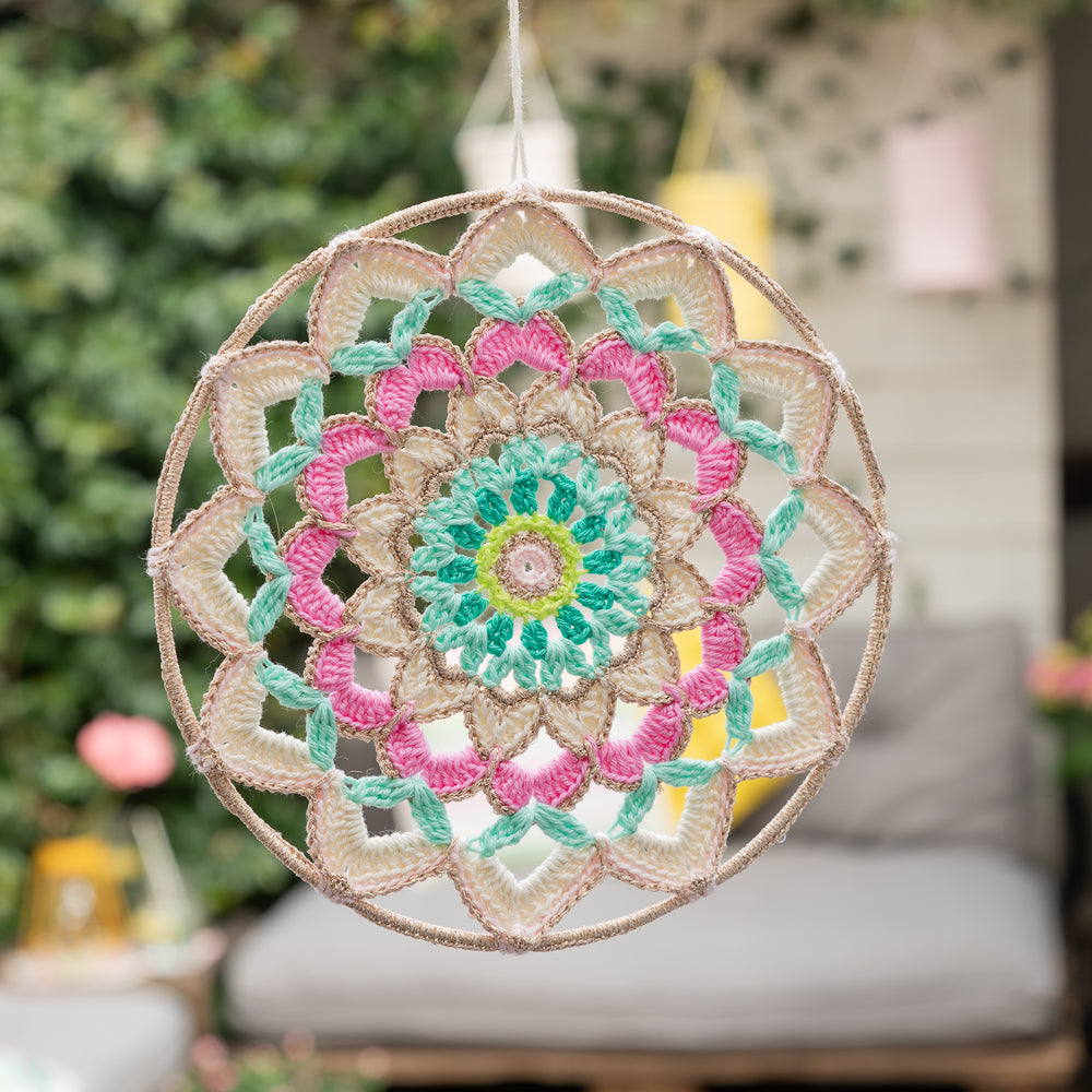 Garden party mandalas — gemaakt met Haakpatroon Yarn and Colors Garden Party Mandala (2)