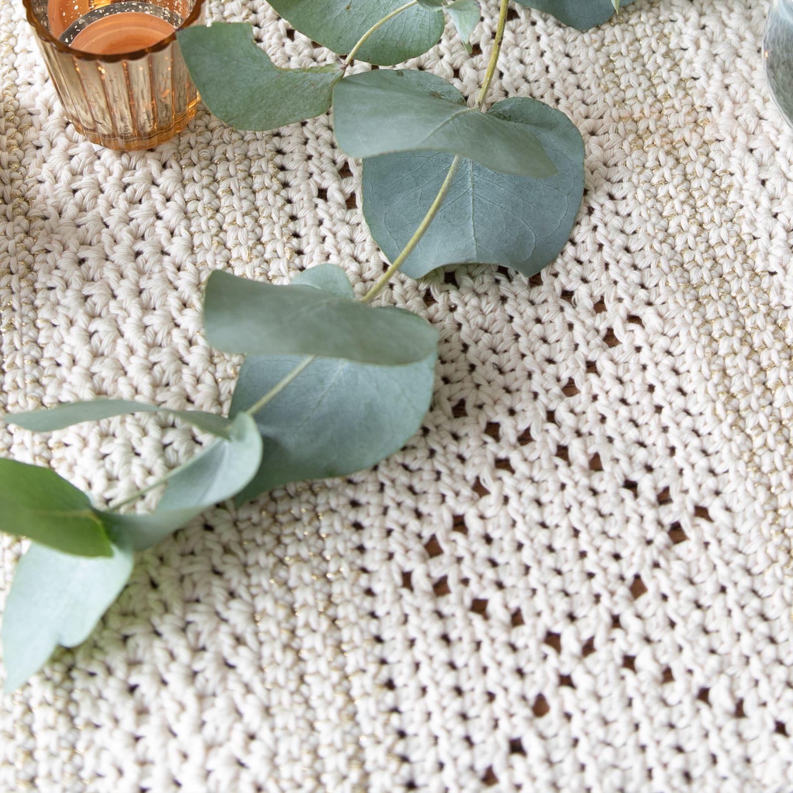 Glamorous table runner — gemaakt met Haakpatroon Yarn and Colors Glamorous Table Runner (Digital) (2)
