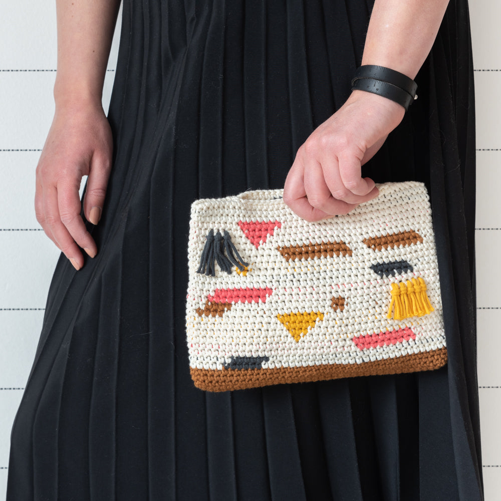Perky pouch — gemaakt met Haakpatroon Yarn and Colors Perky Pouch