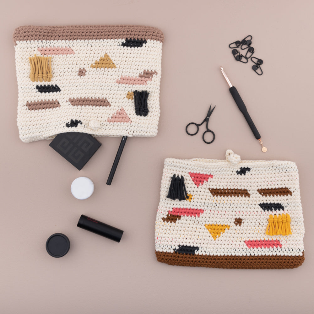 Perky pouch studio — gemaakt met Haakpatroon Yarn and Colors Perky Pouch