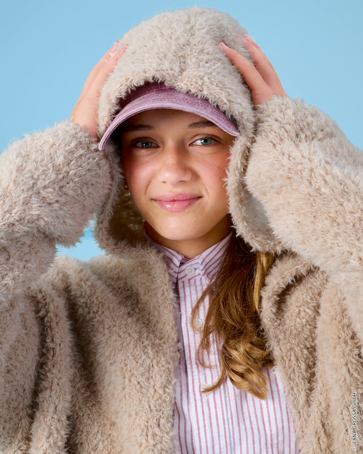 Lana Grossa Kids Nr. 15 model 28 - mantel met Pelliccia - sfeerfoto 4