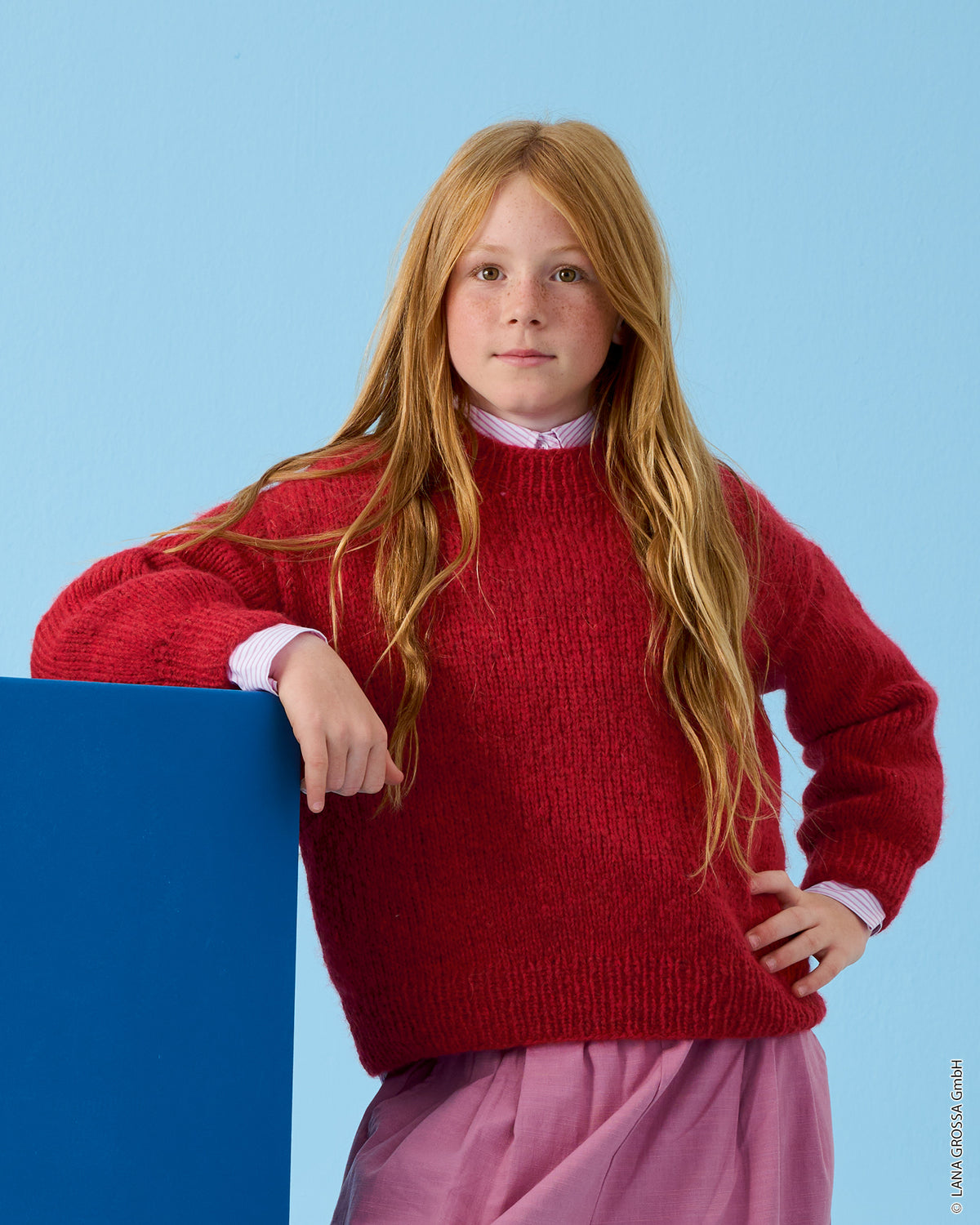 Lana Grossa Kids Nr. 15 model 2 - trui met Chapeau - sfeerfoto 3