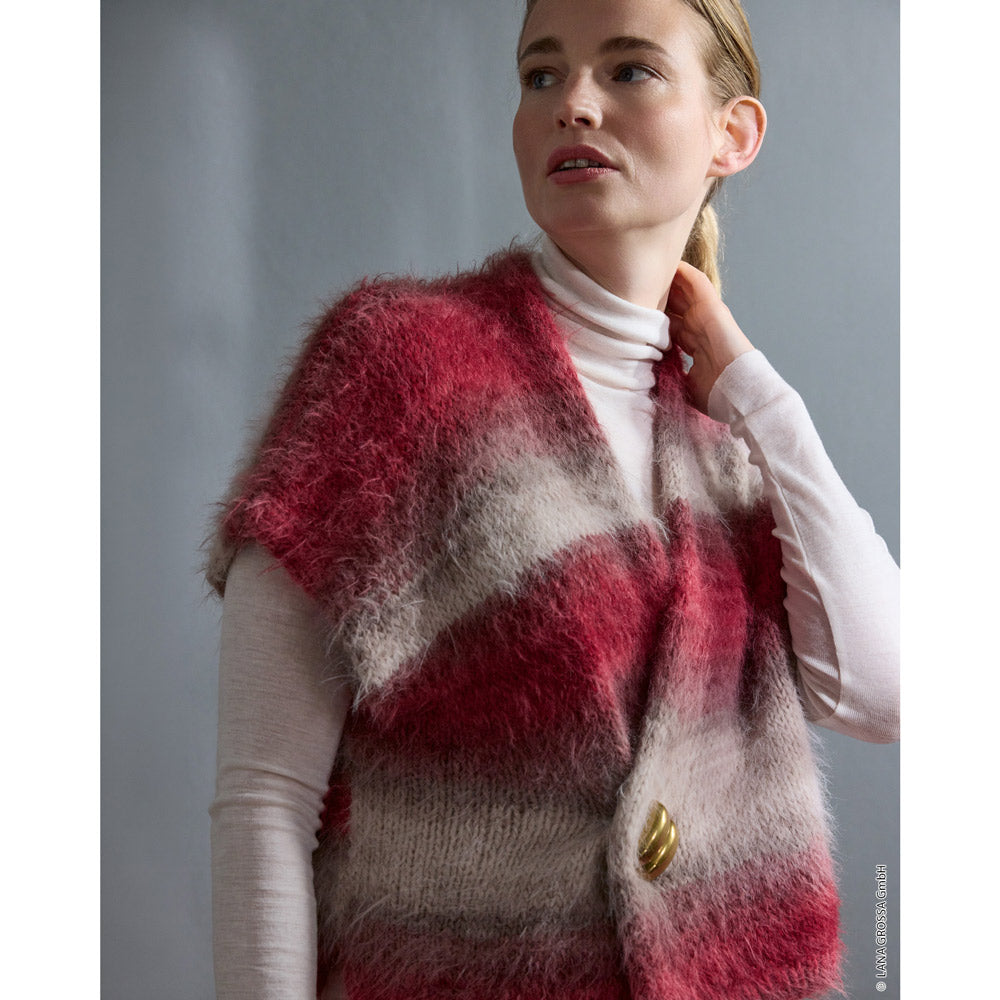Lana Grossa Filati Journal No. 72 model 49 - rood-wit gestreept mouwloos vest, gedragen