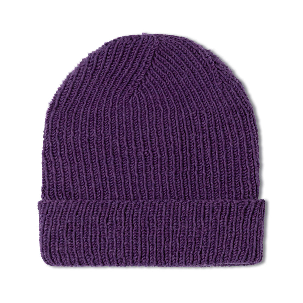 paarse gebreide muts als accessoire bij een winterse outfit - inspiratie voor Lana Grossa Cool Wool 590 Naturel - Lana Grossa Cool Wool 2010 Licht Rozenhout