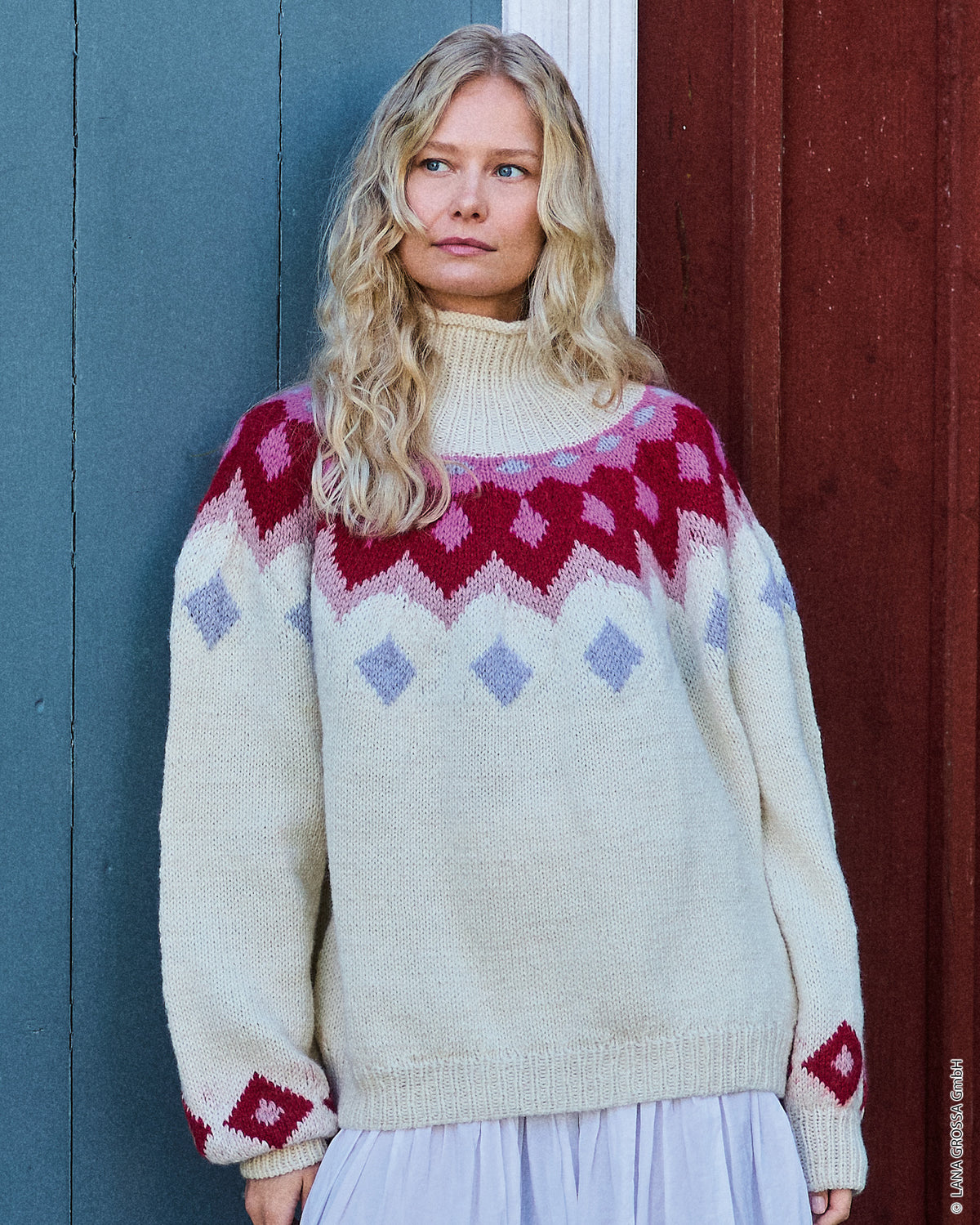 Lana Grossa Nordic Knits Nr. 5 Scandic Living - rondpassenpullover in Landlust Naturwolle - sfeerfoto 1