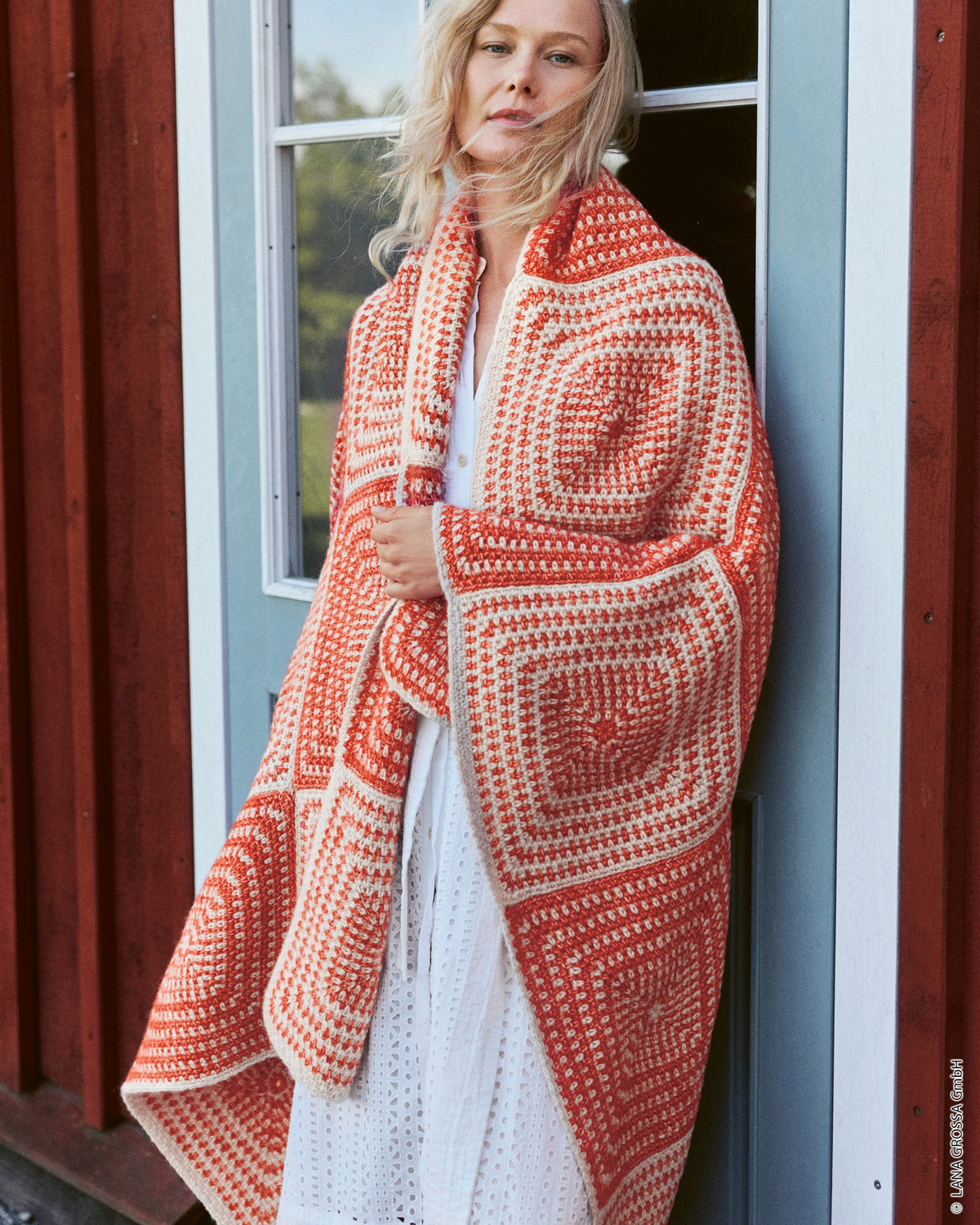 Lana Grossa Nordic Knits Nr. 5 Scandic Living - granny plaid, kussen en nekrol in Natural Alpaca Pelo - sfeerfoto 1