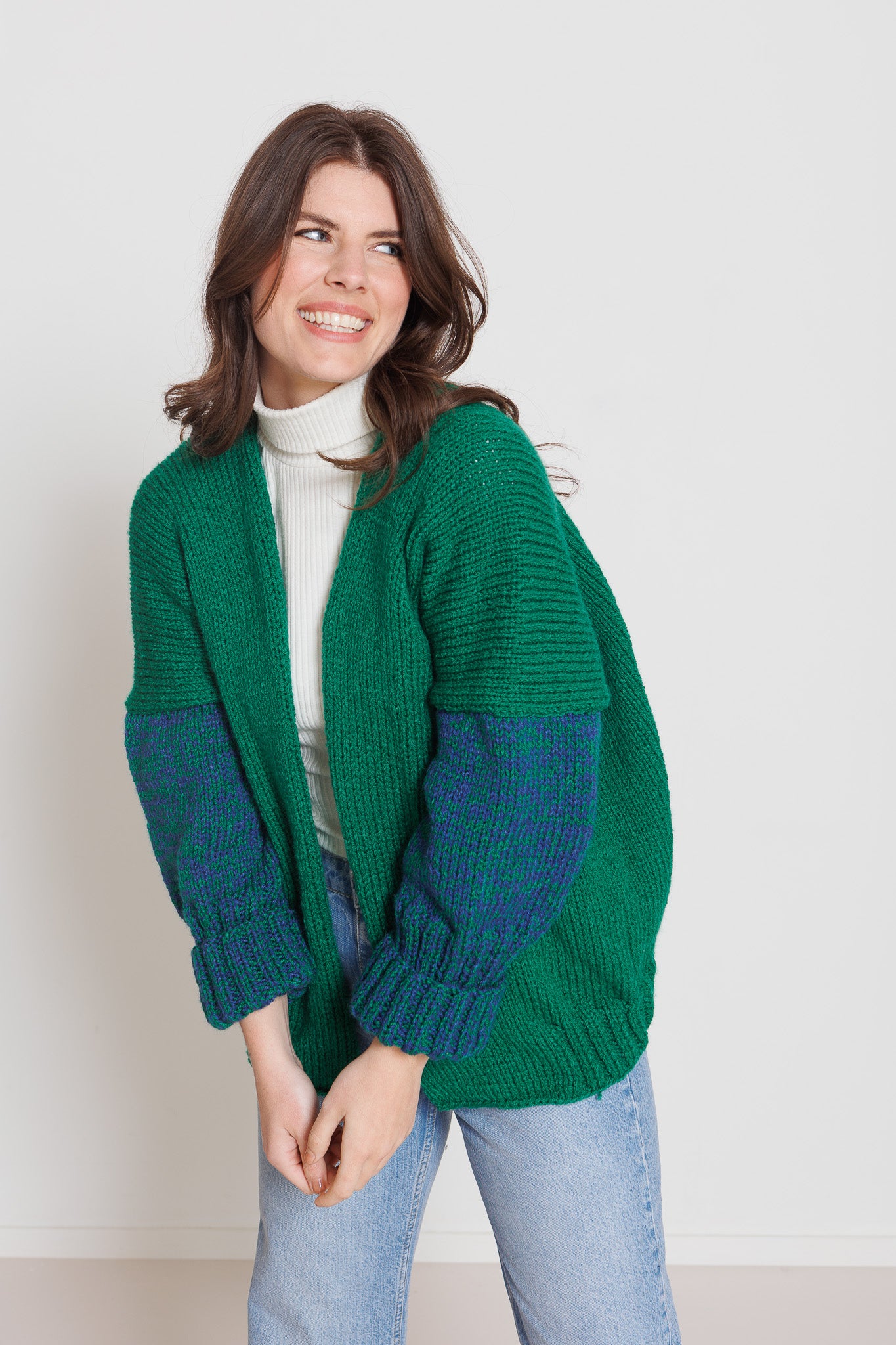 Dafne ederveen — gemaakt met Knipmode Yarn and Colors Midi Cardigan Breipakket