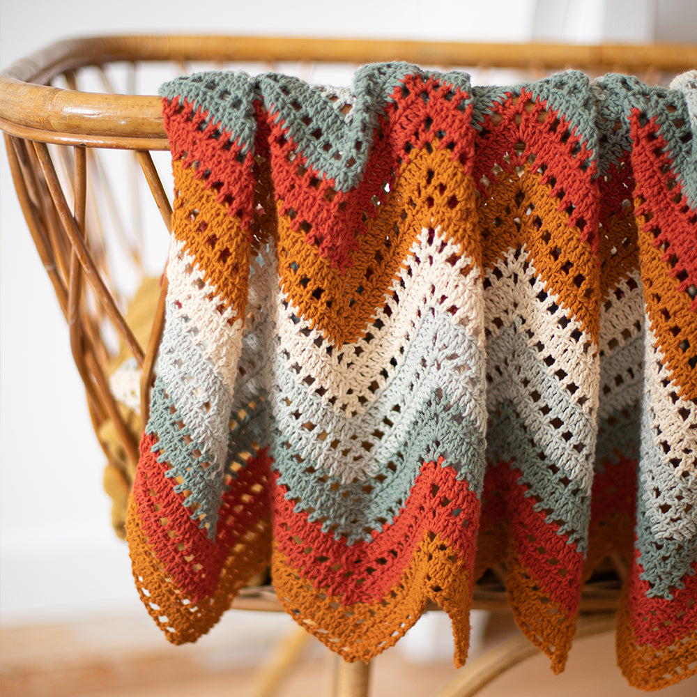 Zigzag babydekentje — gemaakt met Organic Cotton Zigzag Babydeken Haakpakket (2)
