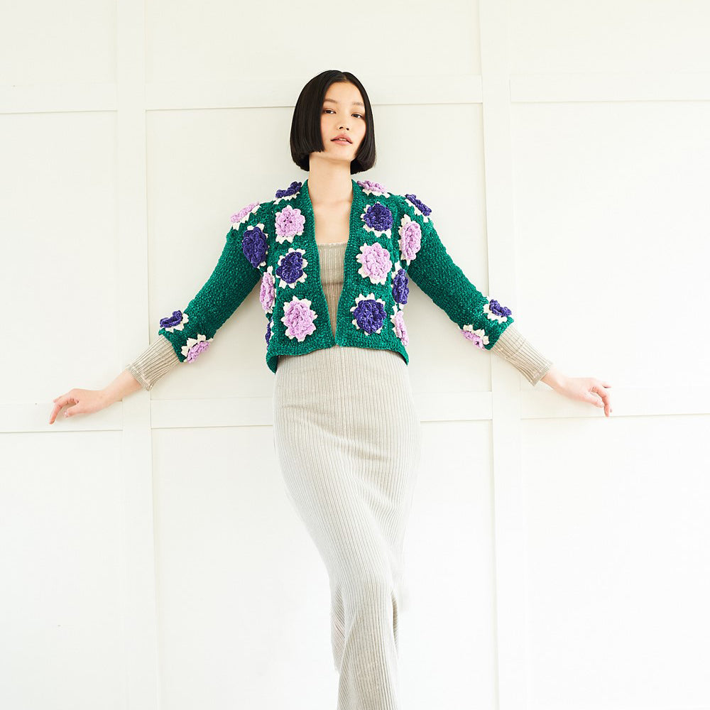 Sfeerbeeld met Stylecraft haakpatroon Squeeze Me Crochet Jackets