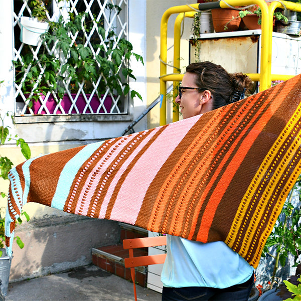 Retro — gemaakt met Sweet Seventies Omslagdoek Breipakket (2)