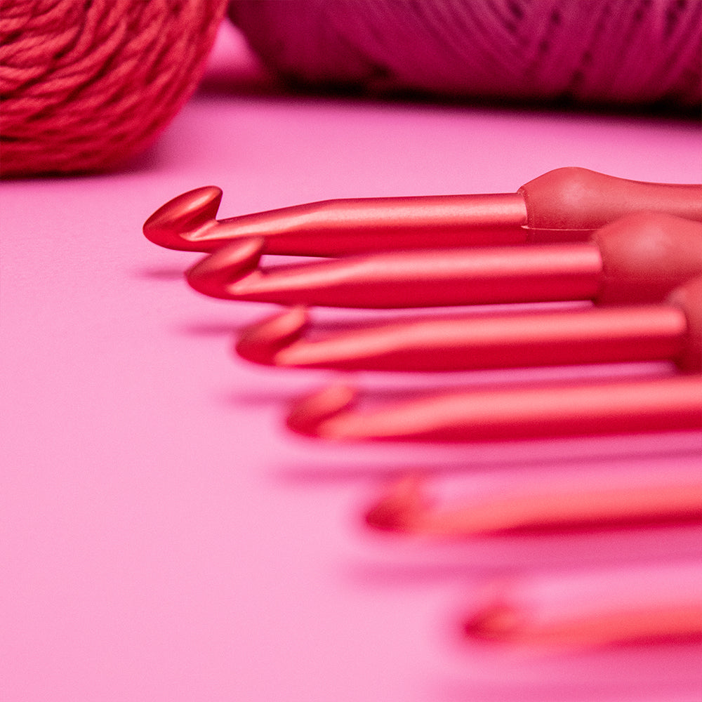 Sfeerbeeld met Tulip Etimo Red Haaknaald 2.50mm (2)