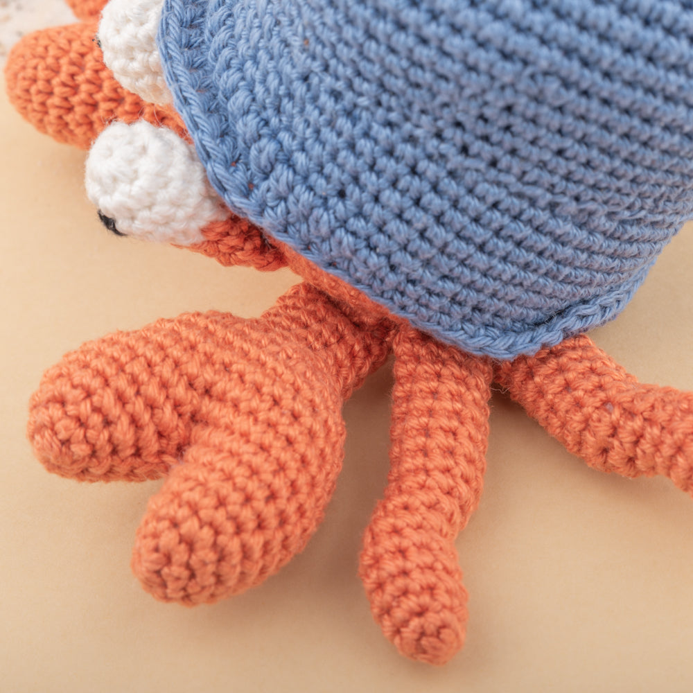 Brendan the hermit crab — gemaakt met Yarn and Colors Brendan the Hermit Crab Haakpakket (3)