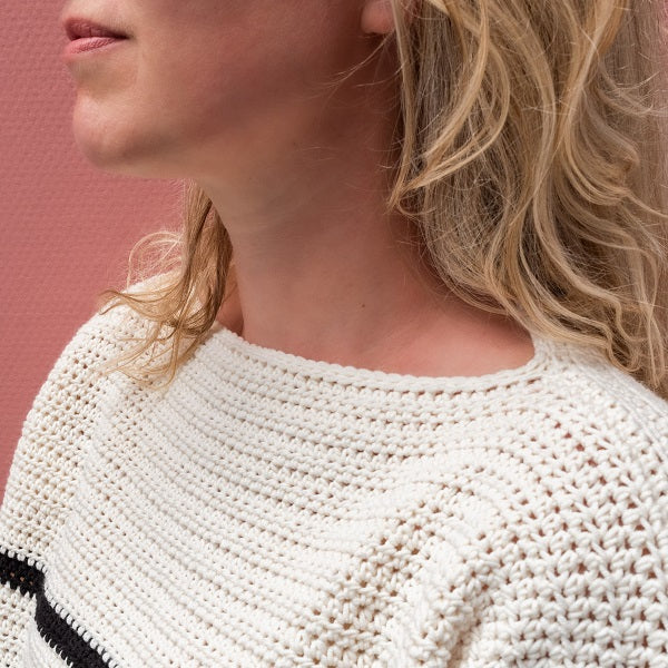 Classic jumper black — gemaakt met Yarn and Colors Classic Jumper Haakpakket (2)