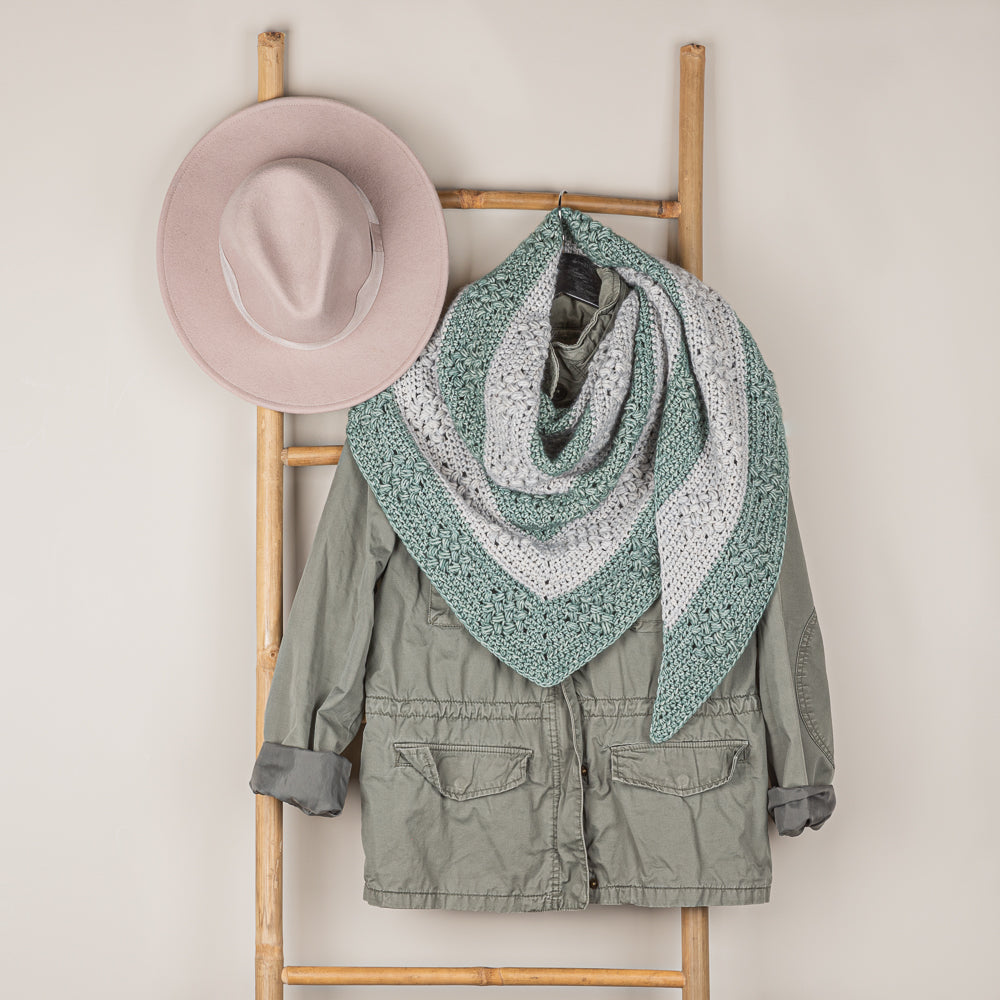 Diamond bobble shawl — gemaakt met Yarn and Colors Diamond Bobble Shawl Haakpakket
