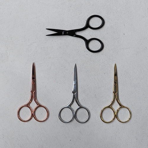 Essential scissor — gemaakt met Yarn and Colors Essentiele Schaar Black