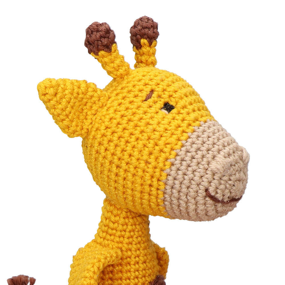 Gina giraffe — gemaakt met Yarn and Colors Gina Giraf Haakpakket
