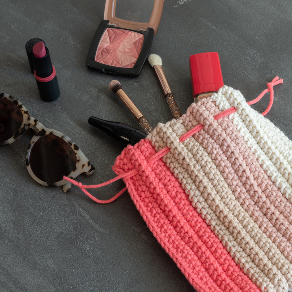 Ruffle pouch — gemaakt met Yarn and Colors Ruffle Pouch Haakpakket