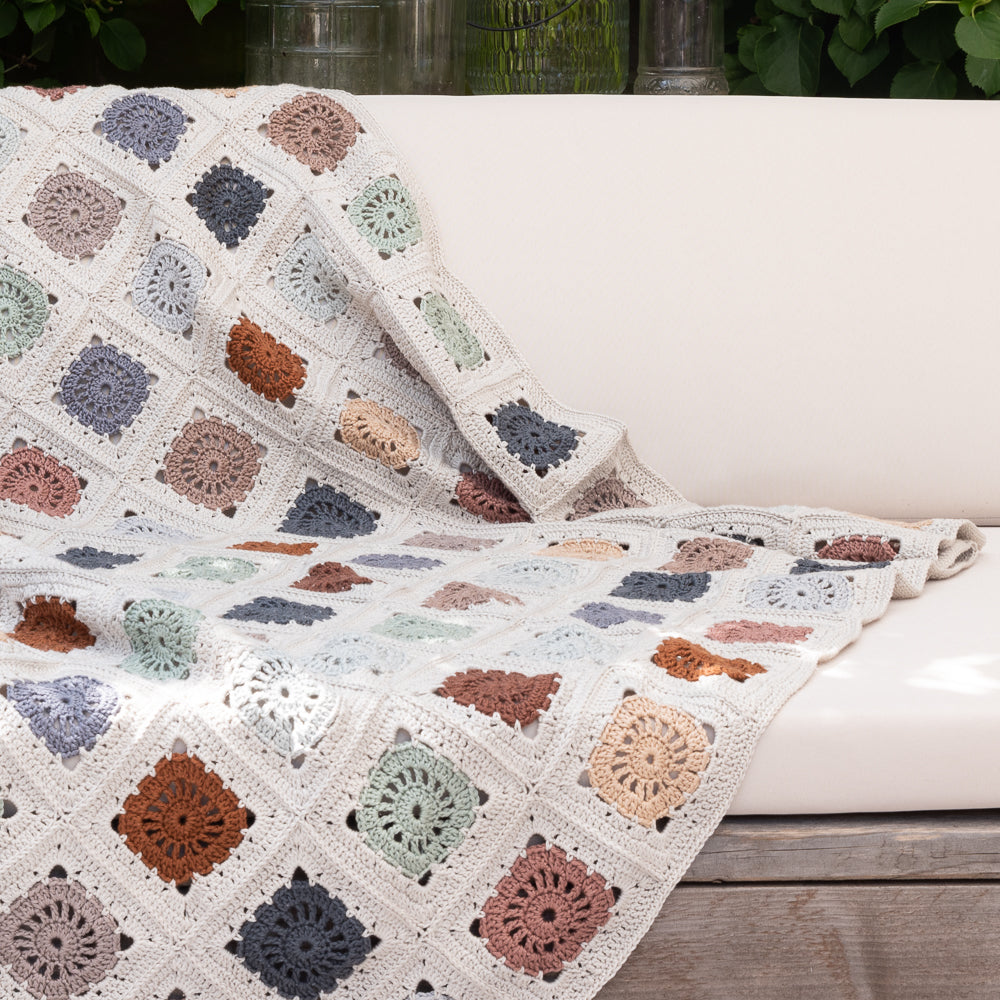 Hip to be square blanket — gemaakt met Yarn and Colors Summer in the City Patronen Bundle