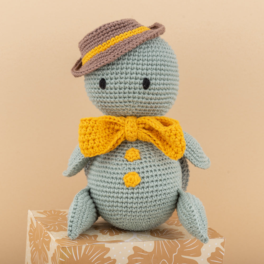 Theodore the turtle — gemaakt met Yarn and Colors Theodore the Turtle Haakpakket (4)